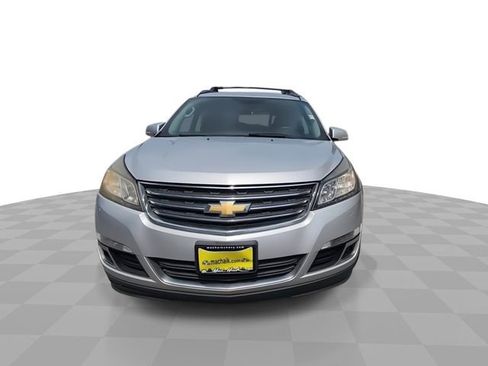 Used 2016 Chevrolet Traverse LT w/ Style and Technology Package FWD image 3
