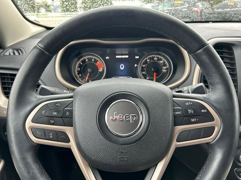 Used 2017 Jeep Cherokee Limited AWD/4WD image 11