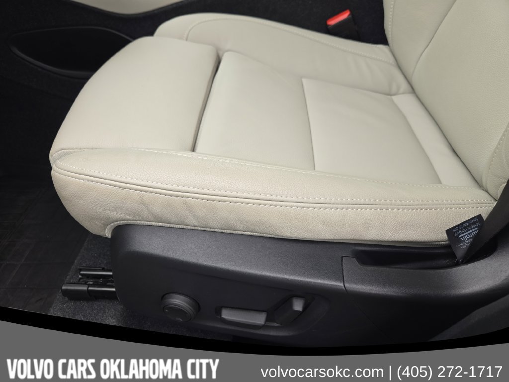 Certified 2024 Volvo XC40 B5 Plus w/ Protection Package Premier AWD/4WD image 24