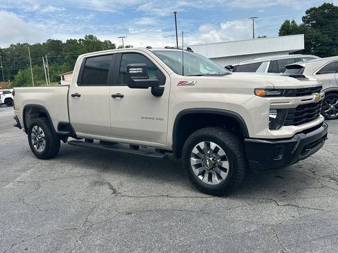 Used 2026 Chevrolet Silverado 2500 Custom w/ Custom Value Package AWD/4WD image 4