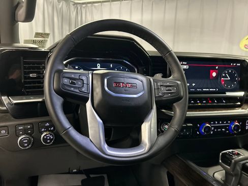 Used 2025 GMC Sierra 1500 Elevation w/ LPO, Elevation Black Package AWD/4WD image 15