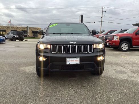 Used 2018 Jeep Grand Cherokee Laredo image 3