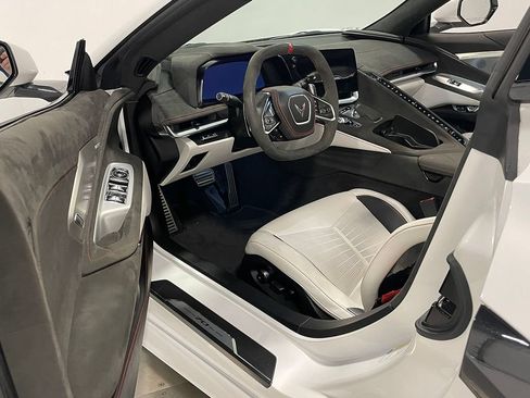 Used 2023 Chevrolet Corvette Stingray Premium Conv RWD image 18