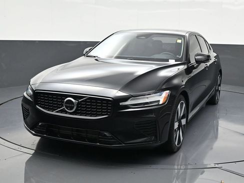 Certified 2024 Volvo S60 T8 Plus image 9