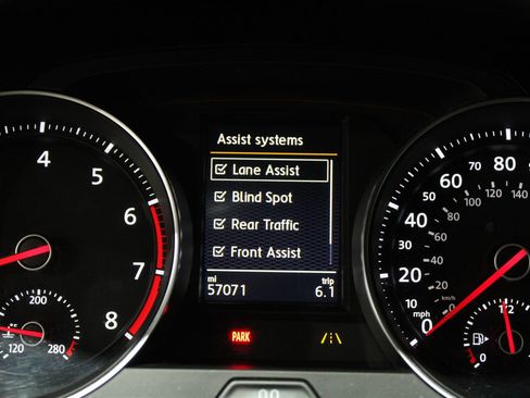 Used 2016 Volkswagen GTI SE FWD image 28