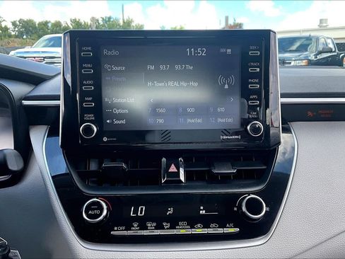 Used 2021 Toyota Corolla LE FWD image 32