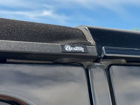 Used 2021 Jeep Wrangler Unlimited Sahara AWD/4WD image 25
