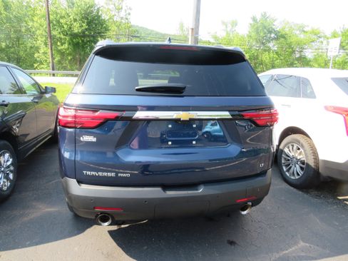 Used 2022 Chevrolet Traverse LT w/ LT Premium Package image 5