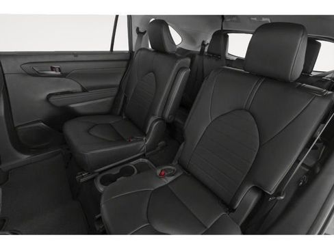 Certified 2026 Toyota Highlander XLE AWD/4WD image 13