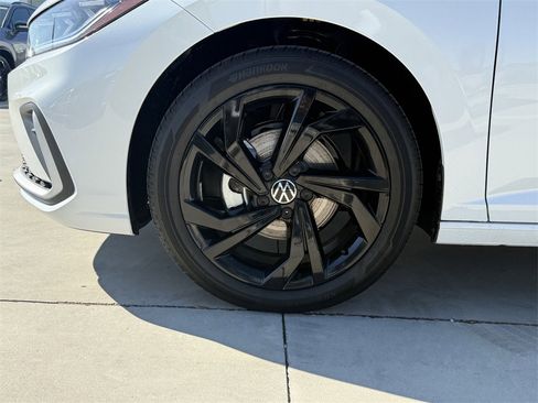 New 2026 Volkswagen Jetta SE image 9