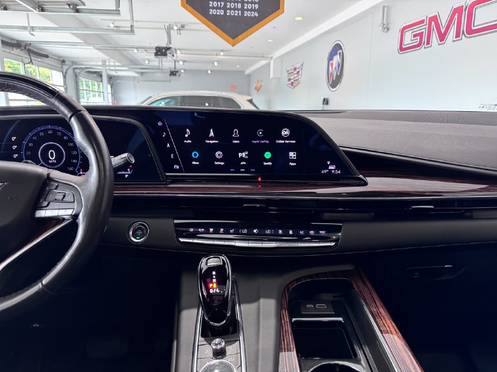 Certified 2024 Cadillac Escalade Premium Luxury AWD/4WD image 22