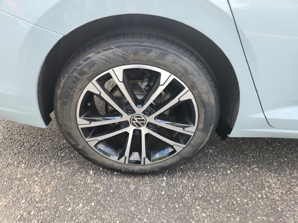 Certified 2025 Volkswagen Jetta Sport FWD image 30