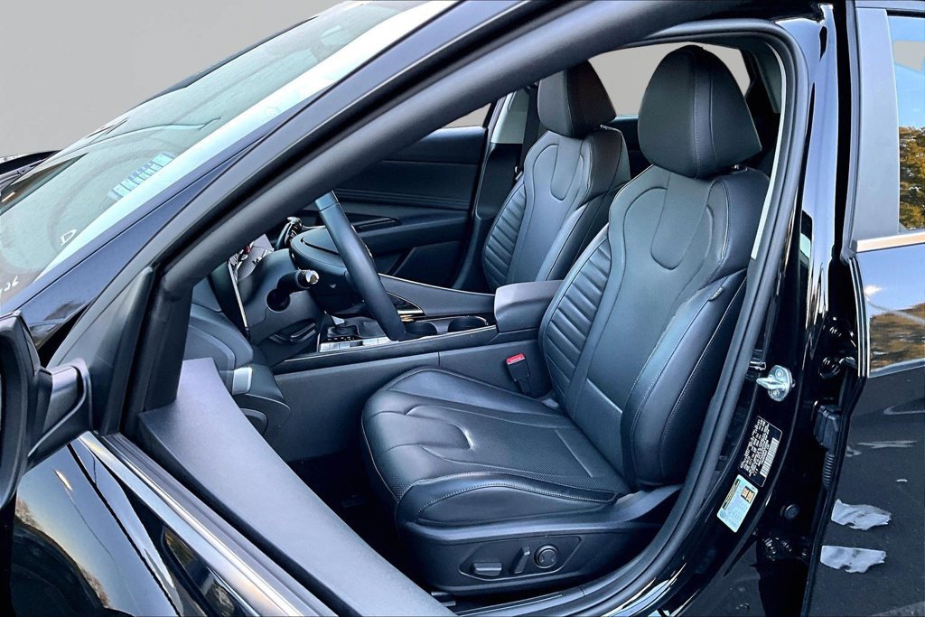 Used 2023 Hyundai Elantra Limited FWD image 15