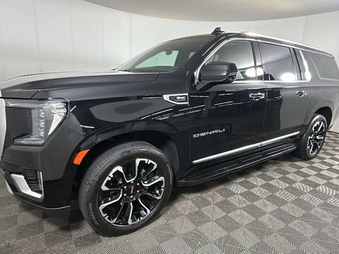Used 2024 GMC Yukon XL Denali w/ Advanced Technology Package AWD/4WD image 8