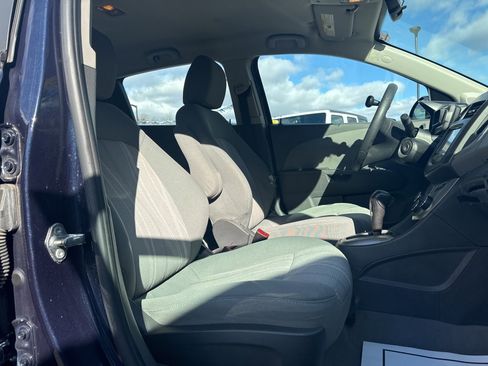Used 2015 Chevrolet Sonic LT image 28
