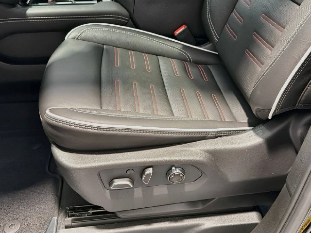 Certified 2026 GMC Yukon XL AT4 Ultimate AWD/4WD image 19