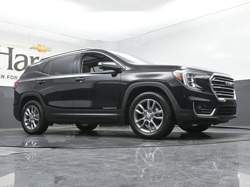 Used 2023 GMC Terrain SLT FWD image 2