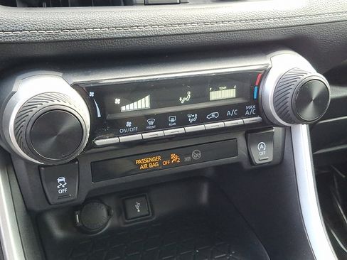 Used 2021 Toyota RAV4 LE image 15