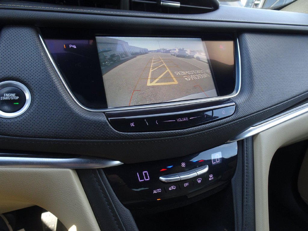 Used 2018 Cadillac XT5 FWD image 18