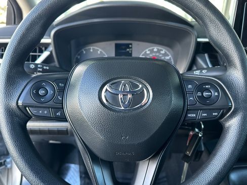 Used 2025 Toyota Corolla LE image 24