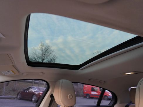 Used 2017 Jaguar XE Prestige image 13