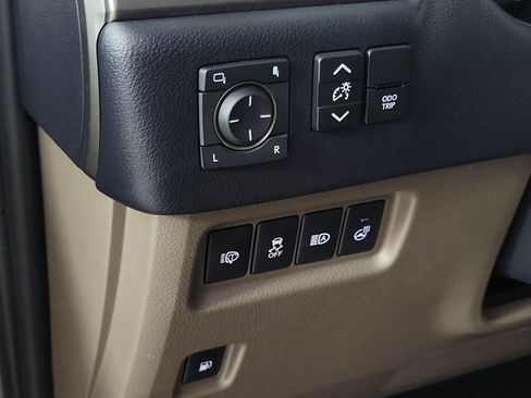 Used 2023 Lexus GX 460 Premium w/ Accessory Package AWD/4WD image 22