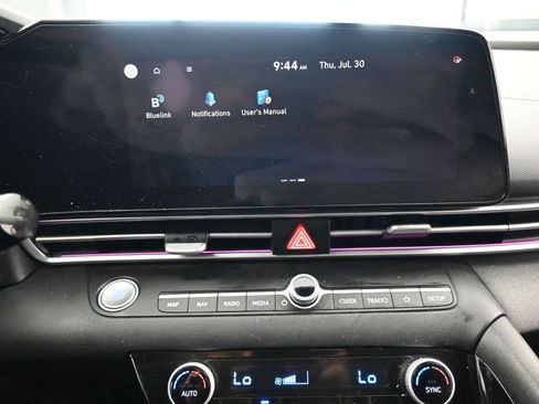 Used 2022 Hyundai Elantra Limited FWD image 25