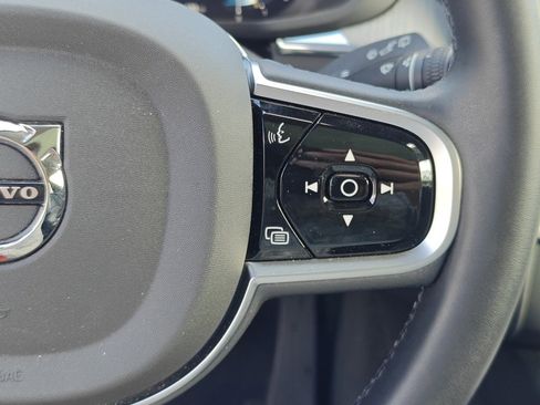 Used 2025 Volvo XC60 B5 Plus image 16