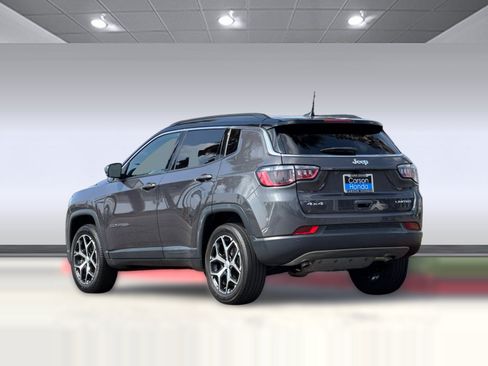 Used 2024 Jeep Compass Limited w/ Sun and Sound Group AWD/4WD image 3