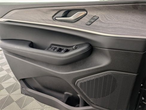 New 2025 Jeep Grand Cherokee Limited w/ Black Appearance Package image 17