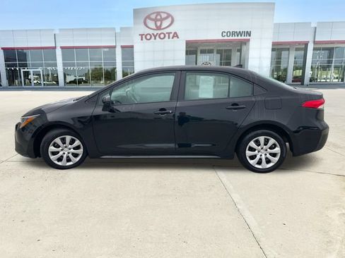 Used 2024 Toyota Corolla LE FWD image 2