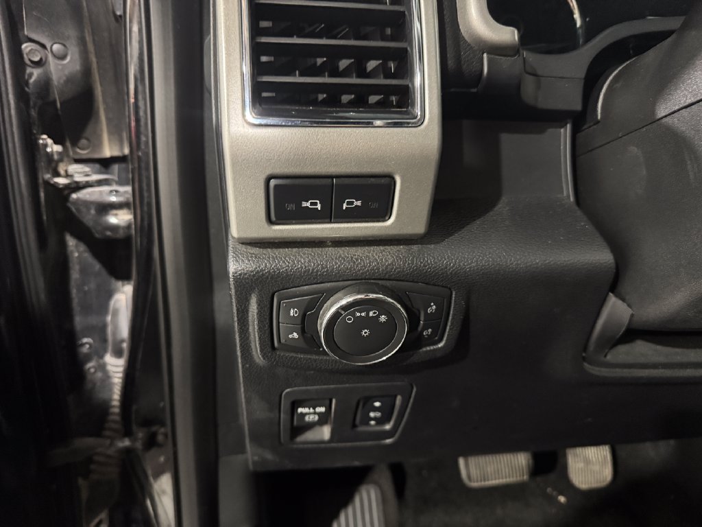 Used 2018 Ford F150 Lariat w/ Equipment Group 502A Luxury AWD/4WD image 34