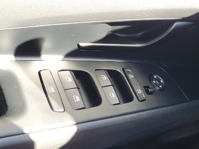 Used 2025 Hyundai Elantra Sport FWD image 18