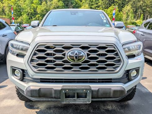 Used 2020 Toyota Tacoma TRD Off-Road w/ TRD Premium Off Road Package AWD/4WD image 2