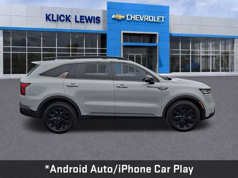 Used 2022 Kia Sorento S w/ Panoramic Sunroof Package AWD/4WD image 9
