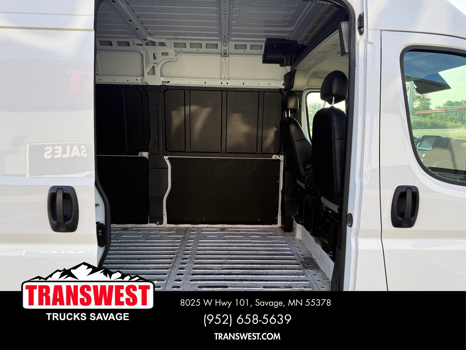 Used 2023 RAM ProMaster 2500 FWD image 11