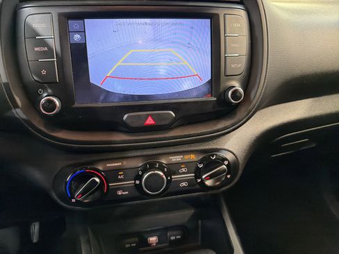 Used 2022 Kia Soul LX w/ Technology Package image 18