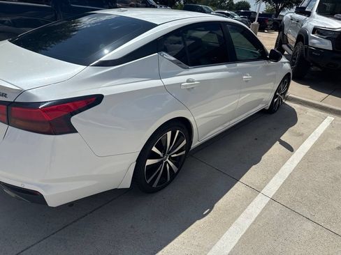Used 2020 Nissan Altima 2.5 SR FWD image 9
