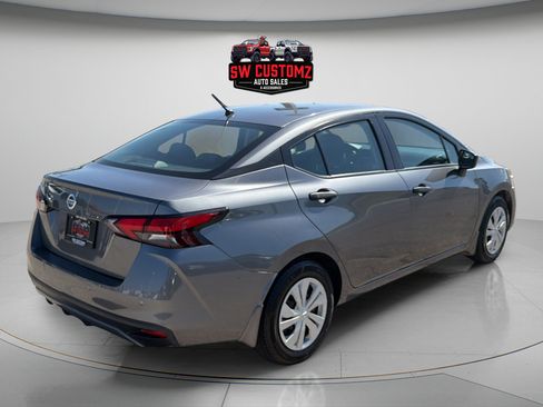 Used 2022 Nissan Versa S FWD image 7