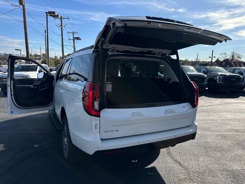 New 2025 Ford Expedition Active image 33