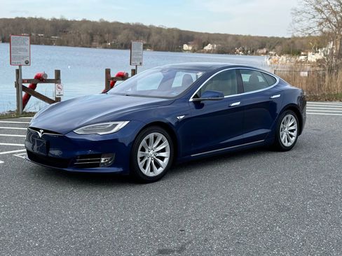 Used 2016 Tesla Model S 90D image 1