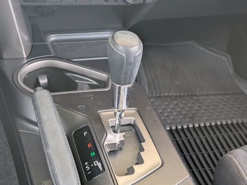 Used 2018 Toyota RAV4 XLE FWD image 28