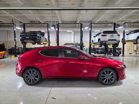 Used 2020 MAZDA MAZDA3 Hatchback w/ Preferred Package image 8