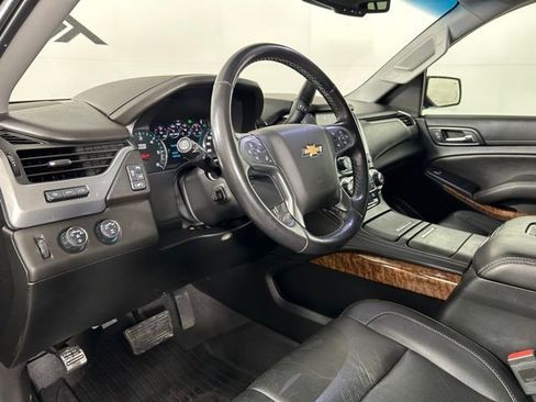 Used 2019 Chevrolet Suburban Premier AWD/4WD image 17