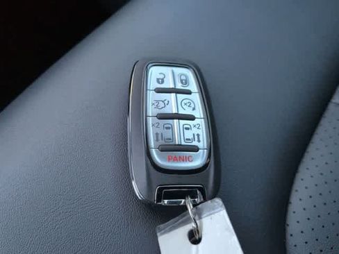 New 2026 Chrysler Pacifica Select FWD image 39