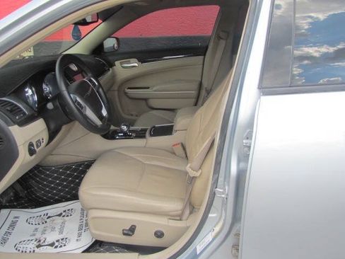Used 2013 Chrysler 300 RWD image 9