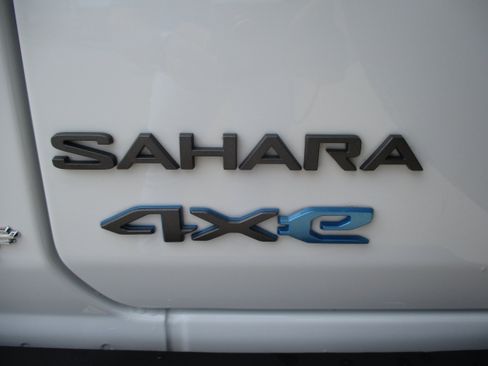 Used 2025 Jeep Wrangler Unlimited Sahara AWD/4WD image 10