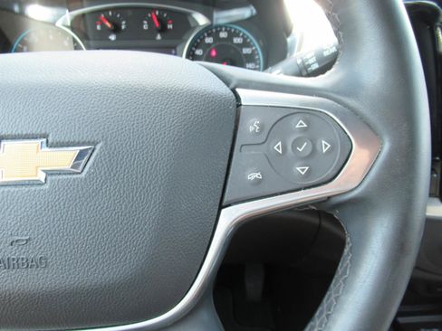 Used 2023 Chevrolet Traverse LT FWD image 25