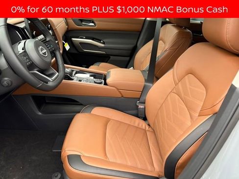 New 2025 Nissan Pathfinder Platinum image 4