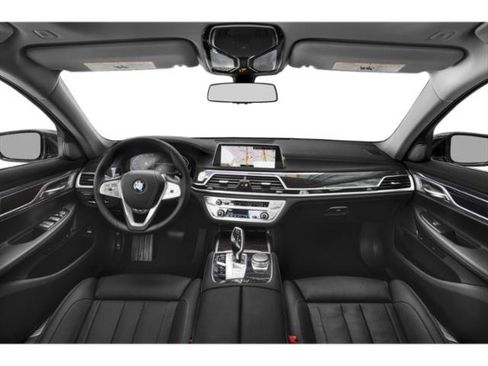Used 2022 BMW 740i w/ M Sport Package RWD image 11